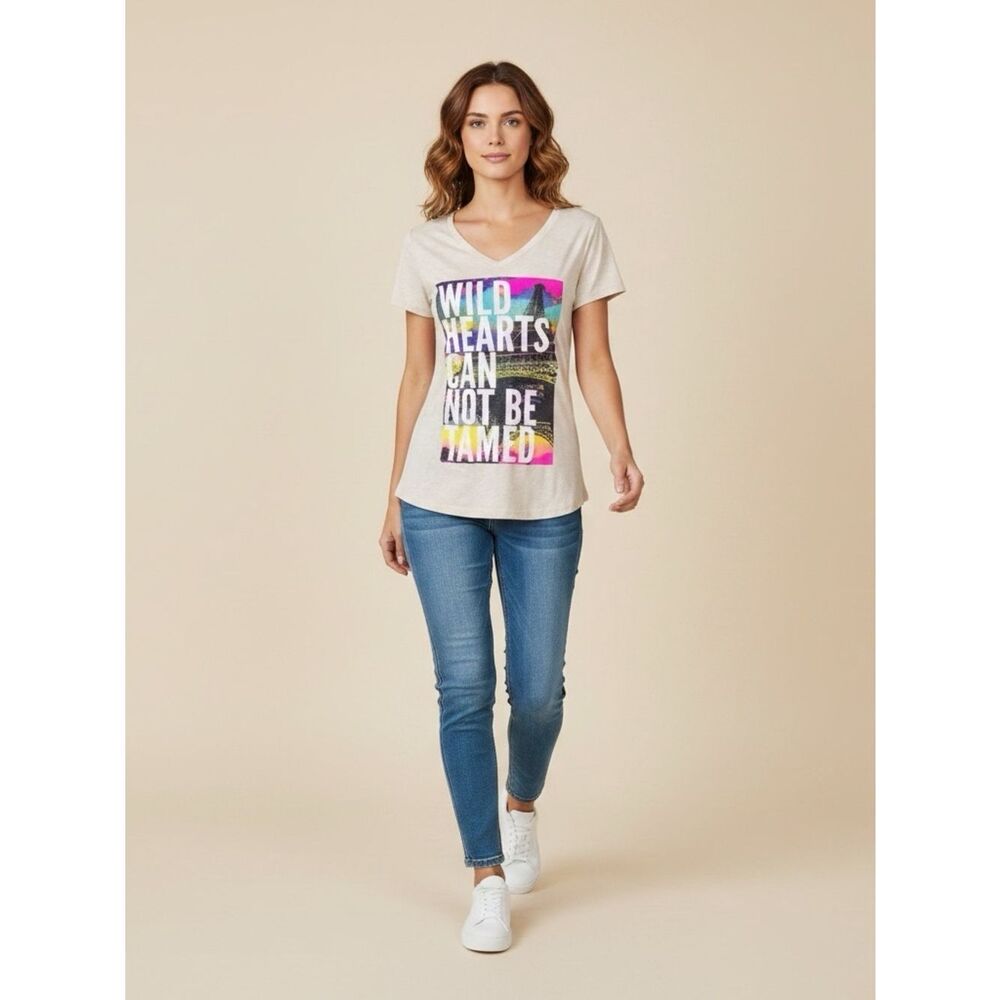 Beige V Neck Short Sleeve Graphic Tee T-Shirt Wild Hearts Can Not Be Tamed NWT - Picture 2 of 4